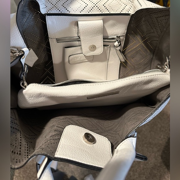 Steve Madden bag, never used, comes with cross body strap and small wallet - Picture 2 of 2
